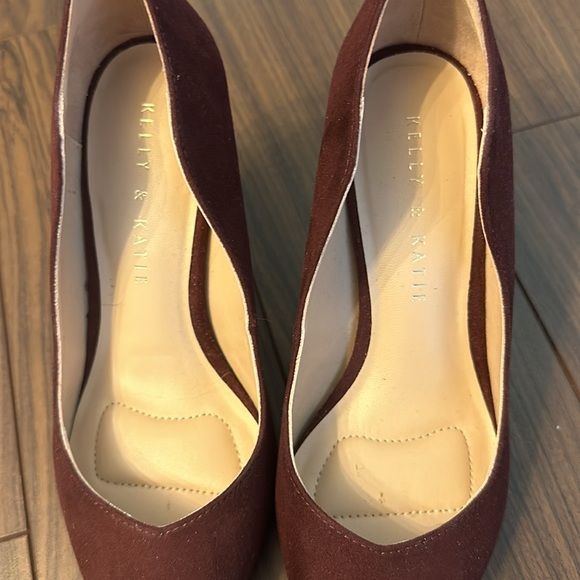 Kelly & Katie Velour Maroon Heels Sz 6 - Picture 2 of 5